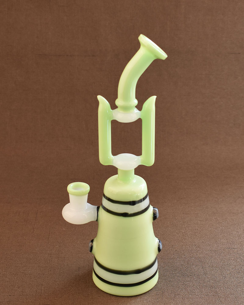 China Greenstone Beryl Glass Bong